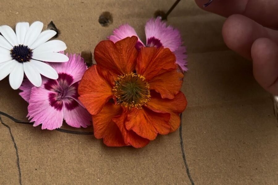 How to make a cardboard vase